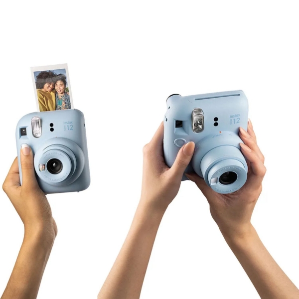 Kit Camera Instax Mini 12 com 10 fotos e Bolsa Exclusiva - Azul