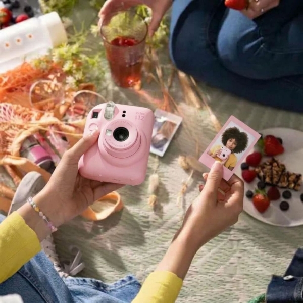 Câmera instantânea Fujifilm Instax Mini 12 - Rosa