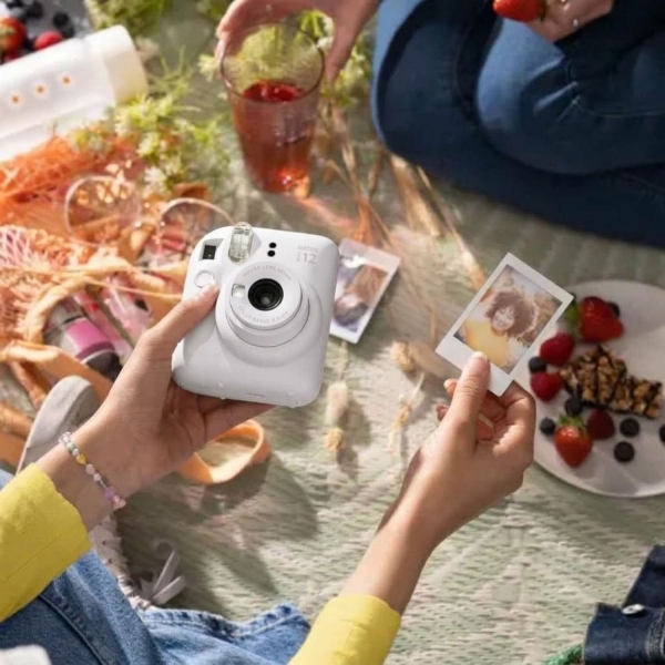 Câmera instantânea Fujifilm Instax Mini 12 - Branco